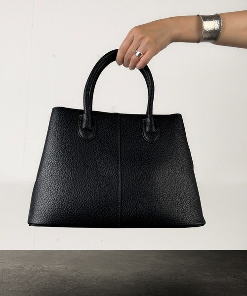 folka(フォルカ)の「6C106 センターシーム2WAYハンドバッグ(ハンドバッグ・レディース・ブラック/ベージュ・ONESIZE)」の2枚目の写真