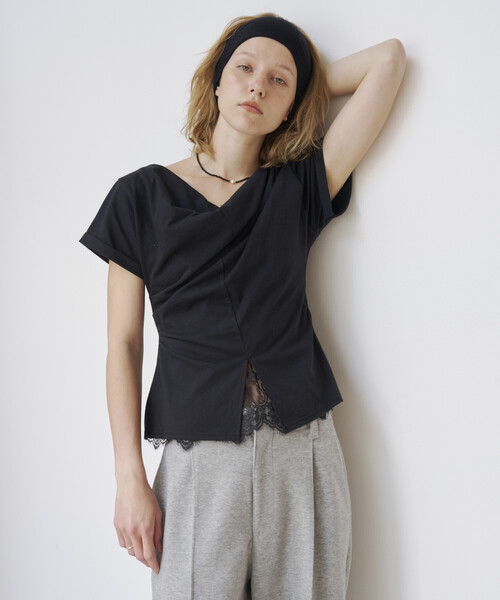 Firsthand(ファーストハンド)の「Firsthand/ファーストハンド レースドッキング ドレープネック トップス 【限定展開】(Tシャツ/カットソー・レディース・オフホワイト/ブラック/ホワイト・FREE)」の1枚目の写真