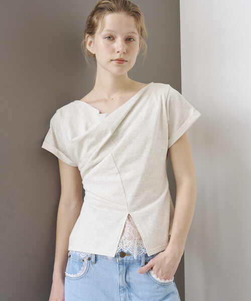 Firsthand(ファーストハンド)の「Firsthand/ファーストハンド レースドッキング ドレープネック トップス 【限定展開】(Tシャツ/カットソー・レディース・オフホワイト/ブラック/ホワイト・FREE)」の4枚目の写真