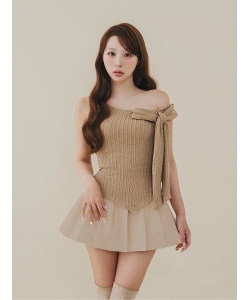 Darich(ダーリッチ)の「ワンショルリボンドレープセットアップ(セットアップ・レディース・ブラック/モカ/ピンクベージュ・FREE)」の1枚目の写真
