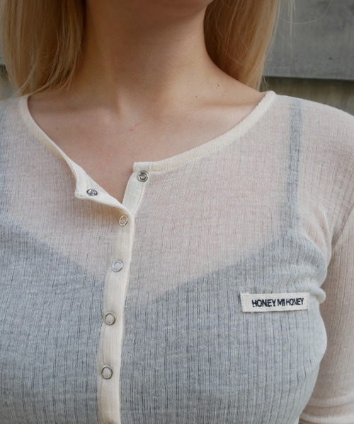 HONEY MI HONEY（ハニーミーハニー）の「sheer teleco henley neck tops（Tシャツ/カットソー・レディース・ブラック/ピンク/グレー/ホワイト/アイボリー・FREE）」の19枚目の写真