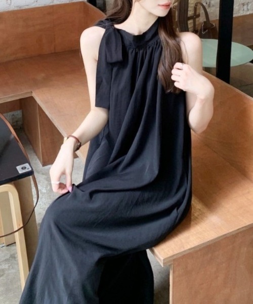 AMAJI(アマジ)の「オフショルダー フロントリボン ロングワンピース(ワンピース・レディース・カーキ/ブラック・X-LARGE/LARGE/MEDIUM/SMALL)」の2枚目の写真