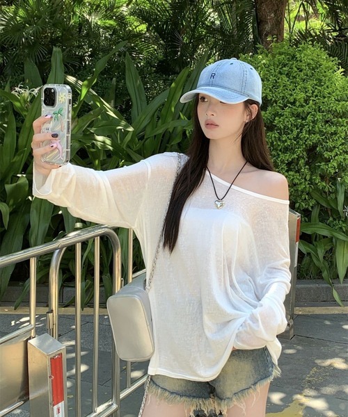 CHEER(チアー)の「【ヘルシー肌見せ】ルーズシアーロンT オフショルダー長袖Tシャツ ビッグシルエット カットソー シースルー(Tシャツ/カットソー・レディース・ブラック/ホワイト・FREE)」の22枚目の写真