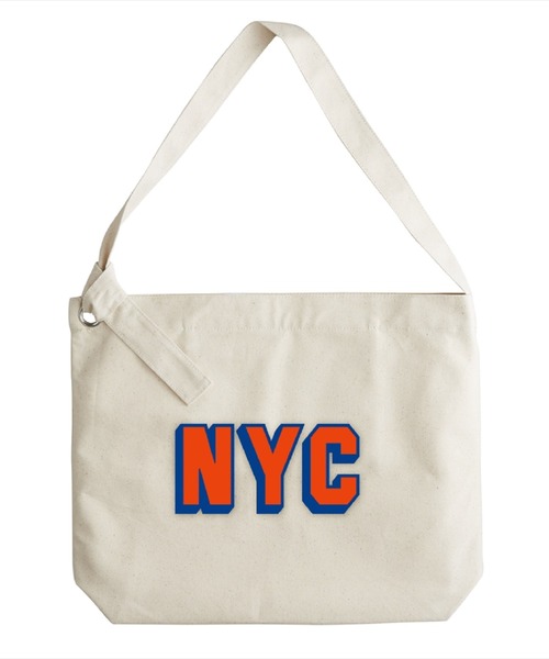 Ol' Basics(オールベーシックス)の「Ol' Basics(オール・ベーシックス) ショルダーバッグ キャンバス NYC ニューヨーク ロゴ プリント 鞄 BAG アメカジ メンズ レディース ユニセックス(ショルダーバッグ・レディース・ベージュ系2/ベージュ系1・FREE)」の2枚目の写真