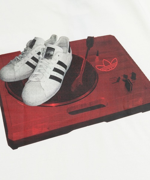 adidas(アディダス)の「TURN TABLE TEE / アディダスオリジナルス adidas Originals(Tシャツ/カットソー・メンズ・ホワイト・XX-LARGE/3XL/LARGE/MEDIUM/SMALL/X-LARGE)」の3枚目の写真