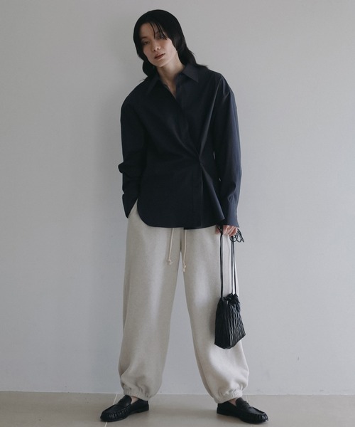 anuke(アンヌーク)の「Ecoleather Pleats Purse(トートバッグ・レディース・アイボリー/ブラック・FREE)」の4枚目の写真