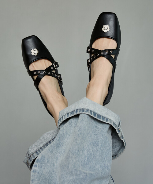 MARY QUANT（マリークワント）の「MARY QUANT × PUBLUX/マリークワント ハトメ クロス ベルト バレエシューズ[23.0~24.5cm展開]　限定展開（バレエシューズ・レディース・ブラック/ブラウン・24.5cm/24.0cm/23.5cm/23.0cm）」の6枚目の写真