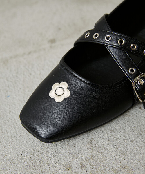 MARY QUANT（マリークワント）の「MARY QUANT × PUBLUX/マリークワント ハトメ クロス ベルト バレエシューズ[23.0~24.5cm展開]　限定展開（バレエシューズ・レディース・ブラック/ブラウン・24.5cm/24.0cm/23.5cm/23.0cm）」の11枚目の写真