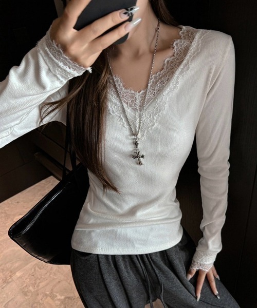 NANEA(ナネア)の「レースVネックロンT(Tシャツ/カットソー・レディース・ホワイト/ブラック・SMALL/MEDIUM)」の3枚目の写真