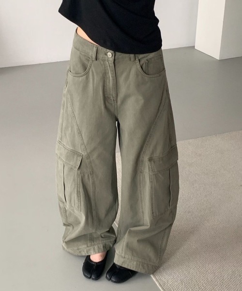 CHUN CHUN NOTES(チュンチュンノーツ)の「26AW/カーブシルエット ワイドカーゴパンツ(デニムパンツ・レディース・カーキ・L/M/S)」の1枚目の写真