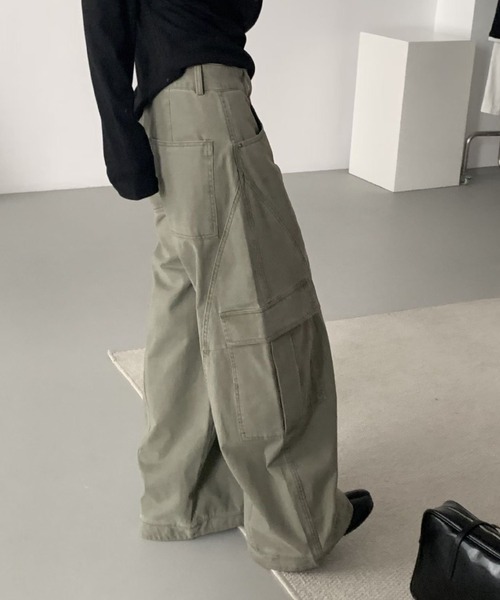 CHUN CHUN NOTES(チュンチュンノーツ)の「26AW/カーブシルエット ワイドカーゴパンツ(デニムパンツ・レディース・カーキ・L/M/S)」の2枚目の写真