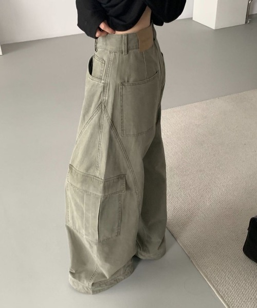 CHUN CHUN NOTES(チュンチュンノーツ)の「26AW/カーブシルエット ワイドカーゴパンツ(デニムパンツ・レディース・カーキ・L/M/S)」の3枚目の写真