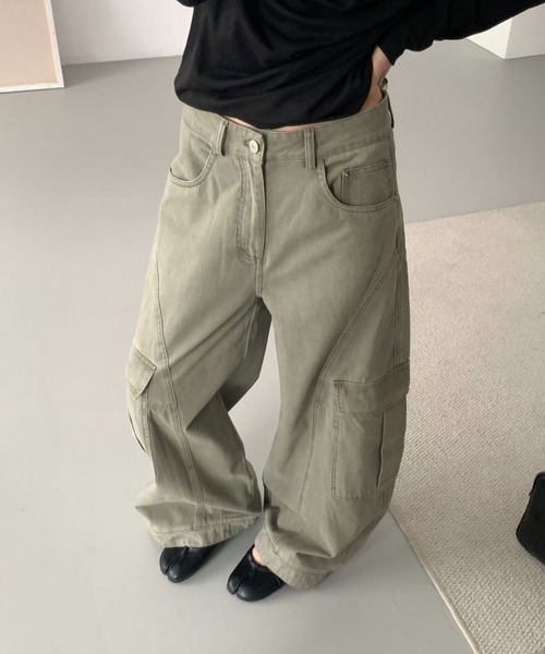 CHUN CHUN NOTES(チュンチュンノーツ)の「26AW/カーブシルエット ワイドカーゴパンツ(デニムパンツ・レディース・カーキ・L/M/S)」の4枚目の写真