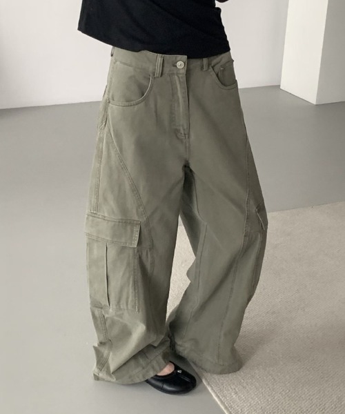 CHUN CHUN NOTES(チュンチュンノーツ)の「26AW/カーブシルエット ワイドカーゴパンツ(デニムパンツ・レディース・カーキ・L/M/S)」の5枚目の写真