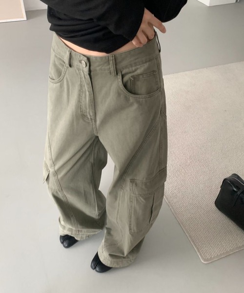 CHUN CHUN NOTES(チュンチュンノーツ)の「26AW/カーブシルエット ワイドカーゴパンツ(デニムパンツ・レディース・カーキ・L/M/S)」の6枚目の写真