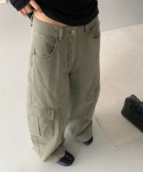 CHUN CHUN NOTES(チュンチュンノーツ)の「26AW/カーブシルエット ワイドカーゴパンツ(デニムパンツ・レディース・カーキ・L/M/S)」の7枚目の写真