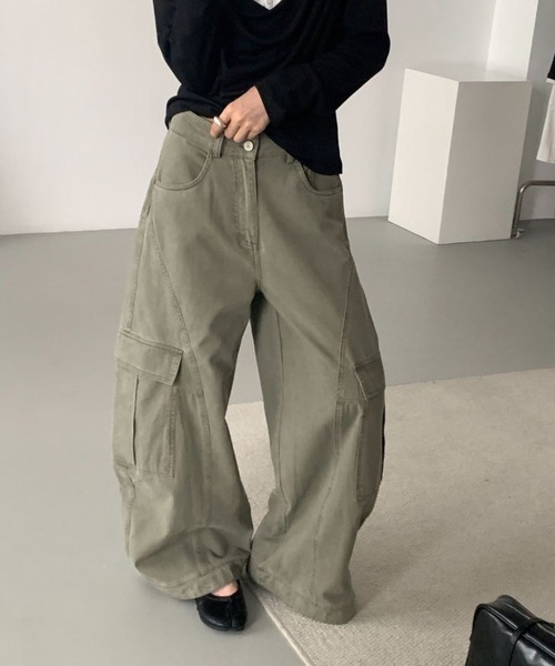CHUN CHUN NOTES(チュンチュンノーツ)の「26AW/カーブシルエット ワイドカーゴパンツ(デニムパンツ・レディース・カーキ・L/M/S)」の8枚目の写真