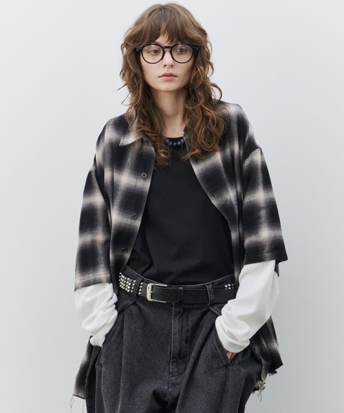 AIVER(アイバー)の「AIVER ワッフルレイヤードオンブレチェックシャツ(シャツ/ブラウス・メンズ・ブラック×ホワイト/ブラック×ブラック・LARGE/SMALL/MEDIUM)」の2枚目の写真