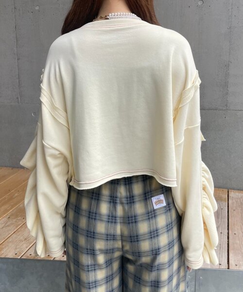 HELLO.SANFRANCISCO（ハローサンフランシスコ）の「【HELLO.SANFRANCISCO】フラワーフリルクロップドスウェット（スウェット・レディース・ネイビー/オレンジ/アイボリー・ONE SIZE）」の5枚目の写真
