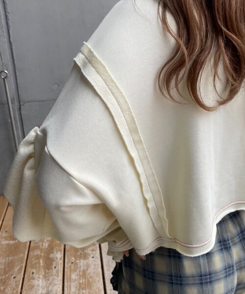 HELLO.SANFRANCISCO（ハローサンフランシスコ）の「【HELLO.SANFRANCISCO】フラワーフリルクロップドスウェット（スウェット・レディース・ネイビー/オレンジ/アイボリー・ONE SIZE）」の10枚目の写真