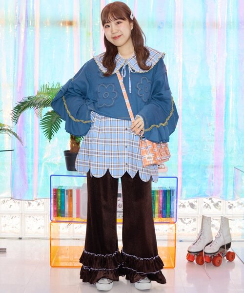 HELLO.SANFRANCISCO（ハローサンフランシスコ）の「【HELLO.SANFRANCISCO】フラワーフリルクロップドスウェット（スウェット・レディース・ネイビー/オレンジ/アイボリー・ONE SIZE）」の15枚目の写真