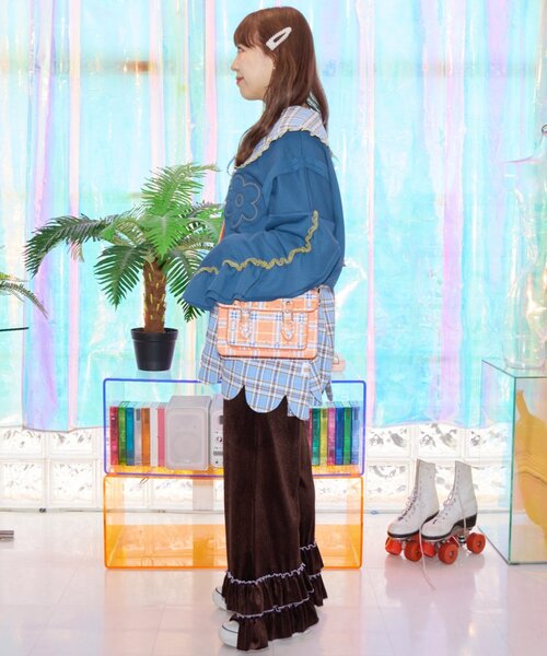 HELLO.SANFRANCISCO（ハローサンフランシスコ）の「【HELLO.SANFRANCISCO】フラワーフリルクロップドスウェット（スウェット・レディース・ネイビー/オレンジ/アイボリー・ONE SIZE）」の16枚目の写真