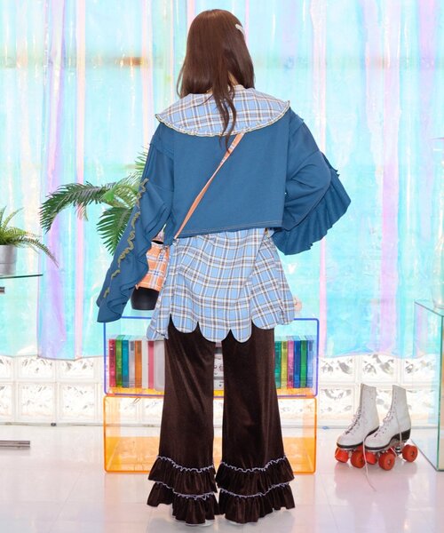 HELLO.SANFRANCISCO（ハローサンフランシスコ）の「【HELLO.SANFRANCISCO】フラワーフリルクロップドスウェット（スウェット・レディース・ネイビー/オレンジ/アイボリー・ONE SIZE）」の18枚目の写真