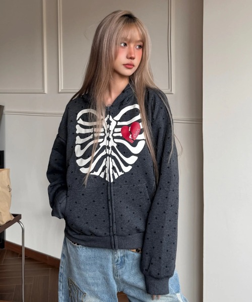 Sibra（シブラ）の「【秋冬新作】ボーンプリントドット柄ジップパーカー（パーカー・レディース・ダークグレー・M）」の4枚目の写真