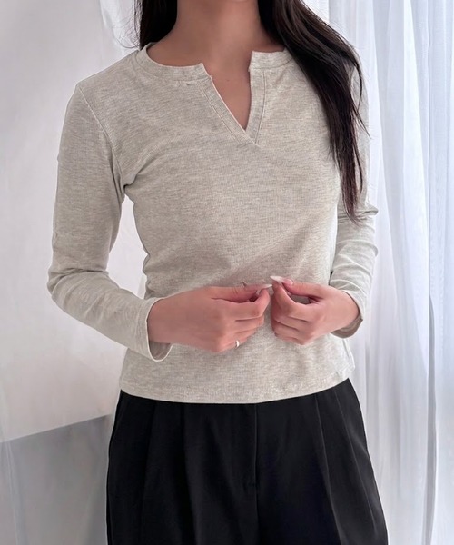 merrylatte（メリーラテ）の「スリットネック ストレッチ 細見え リブカットソー（Tシャツ/カットソー・レディース・ホワイト/グレー/ブラック・FREE）」の3枚目の写真