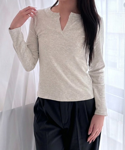merrylatte（メリーラテ）の「スリットネック ストレッチ 細見え リブカットソー（Tシャツ/カットソー・レディース・ホワイト/グレー/ブラック・FREE）」の8枚目の写真