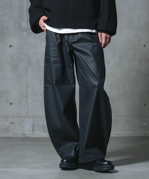 MDR(エムディアール)の「フェイクレザーバレルレッグパンツ【セットアップ対応】(その他パンツ・メンズ・ブラック・L/M)」の1枚目の写真