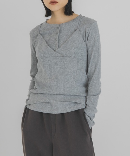 KBF(ケイビーエフ)の「アイレットキャミレイヤードトップス(Tシャツ/カットソー・レディース・ダークブラウン/グレー系その他/アイボリー・ONE)」の13枚目の写真