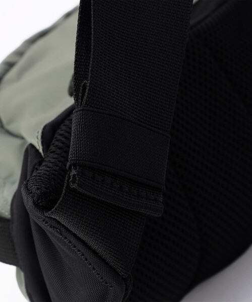 THE NORTH FACE(ザノースフェイス)の「THE NORTH FACE/ザ・ノース・フェイス Sweep スウィープ【NM72304】(ボディバッグ/ウエストポーチ・メンズ・ブルーグリーン/ベージュ・ONE SIZE)」の9枚目の写真
