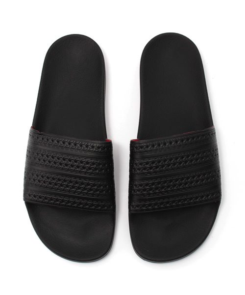 adidas Originals（アディダスオリジナルス）の「オリジナルス アディレッタ [ADILETTE]（サンダル・メンズ・ブルー/レッド/ホワイト×レッド/ブラック・24.5cm/25.5cm/23.5cm/22.5cm/26.5cm/27.5cm/28.5cm/29.5cm）」の3枚目の写真