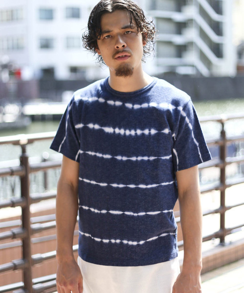 Denime(ドゥニーム)の「タイダイボーダーTシャツ(Tシャツ/カットソー・メンズ・ブルー/ネイビー・LARGE/MEDIUM/SMALL)」の2枚目の写真