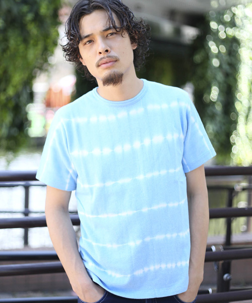 Denime(ドゥニーム)の「タイダイボーダーTシャツ(Tシャツ/カットソー・メンズ・ブルー/ネイビー・LARGE/MEDIUM/SMALL)」の1枚目の写真
