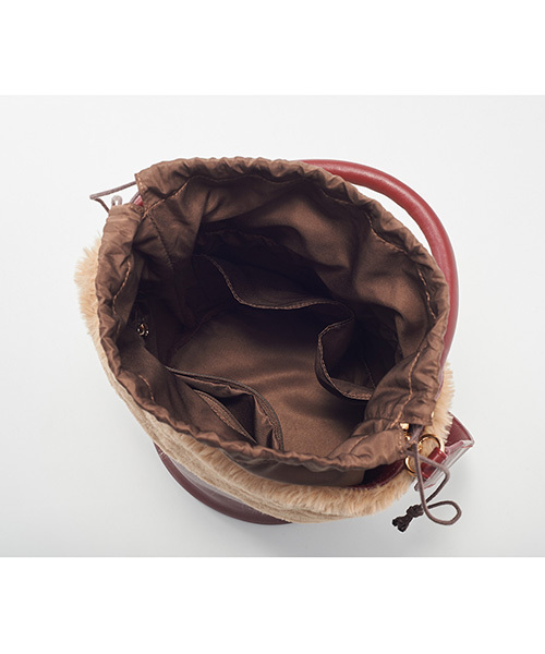 IEDIT（イディット）の「ＩＥＤＩＴ　選べるストラップがうれしい　エコ　ファー付きバケツ型トートバッグ（ショルダーバッグ・レディース・ブラック/ボルドー・ONE SIZE）」の4枚目の写真