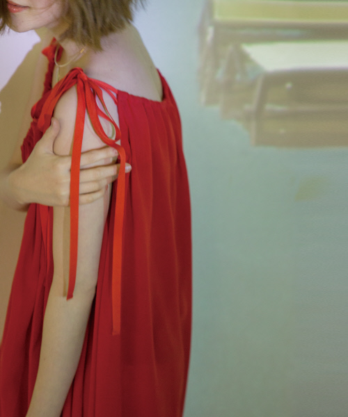 Abahouse Devinette(ドゥヴィネット)の「ギャザードロストマキシワンピース(ワンピース・レディース・ベージュ/レッド/マルチ・FREE)」の16枚目の写真