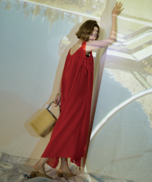 Abahouse Devinette(ドゥヴィネット)の「ギャザードロストマキシワンピース(ワンピース・レディース・ベージュ/レッド/マルチ・FREE)」の17枚目の写真