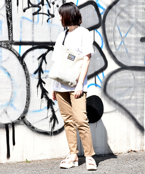 SHAKA（シャカ）の「【SHAKA / シャカ】BUNGY SLIDE PLATFORM（サンダル・レディース・スモークピンク/ホワイト/ラベンダー/グレー/グレイッシュブルー/ブラック/モカ・5/6/7）」の17枚目の写真