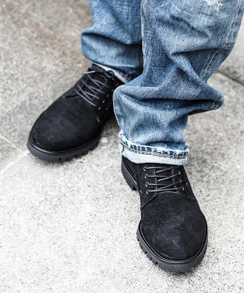 MR.OLIVE(ミスターオリーブ)の「WATER PROOF GOAT SUEDE LEATHER / VIBRAM TANK SOLE POSTMAN SHOES(ブーツ・メンズ・ブラック/キャメル・SMALL/MEDIUM/LARGE)」の1枚目の写真