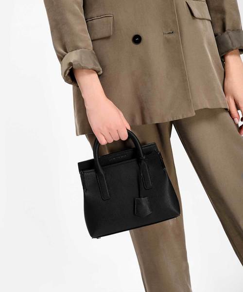 CHARLES & KEITH(チャールズ & キース)の「クラシックトップハンドルバッグ / CLASSIC TOP HANDLE BAG(トートバッグ・レディース・ブラック/ブルー/ライトピンク/レンガ・S)」の5枚目の写真