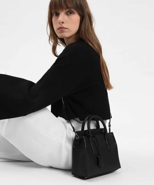 CHARLES & KEITH(チャールズ & キース)の「クラシックトップハンドルバッグ / CLASSIC TOP HANDLE BAG(トートバッグ・レディース・ブラック/ブルー/ライトピンク/レンガ・S)」の8枚目の写真