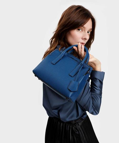 CHARLES & KEITH(チャールズ & キース)の「クラシックトップハンドルバッグ / CLASSIC TOP HANDLE BAG(トートバッグ・レディース・ブラック/ブルー/ライトピンク/レンガ・S)」の9枚目の写真