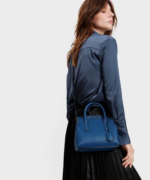 CHARLES & KEITH(チャールズ & キース)の「クラシックトップハンドルバッグ / CLASSIC TOP HANDLE BAG(トートバッグ・レディース・ブラック/ブルー/ライトピンク/レンガ・S)」の13枚目の写真