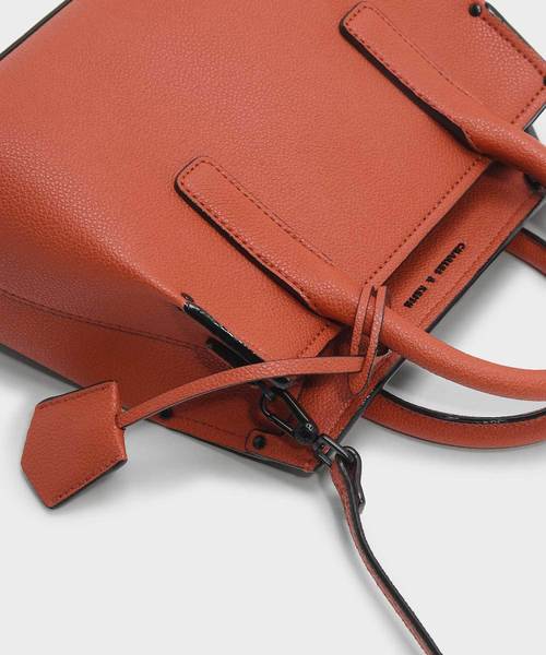 CHARLES & KEITH(チャールズ & キース)の「クラシックトップハンドルバッグ / CLASSIC TOP HANDLE BAG(トートバッグ・レディース・ブラック/ブルー/ライトピンク/レンガ・S)」の20枚目の写真