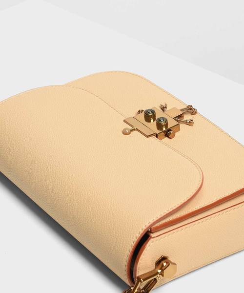 CHARLES & KEITH（チャールズ & キース）の「ロボットディテールプッシュロックバッグ / Robot Detail Push-Lock Bag（ショルダーバッグ・レディース・ブラック/ベージュ/サックスブルー/マルーン・M）」の11枚目の写真