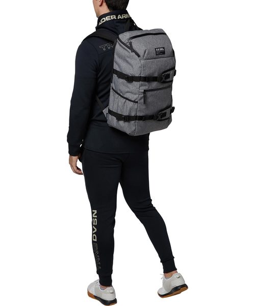 UNDER ARMOUR（アンダーアーマー）の「メンズトレーニングバックパック / クールバックパック 30L（バックパック/リュック・メンズ・ヘザーグレー/ブラック・ONESIZE）」の8枚目の写真
