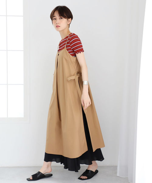 Ray BEAMS(レイビームス)の「Ray BEAMS / サイド スリット サロペット ワンピース(ワンピース・レディース・ブラック/ベージュ・ONE SIZE)」の4枚目の写真