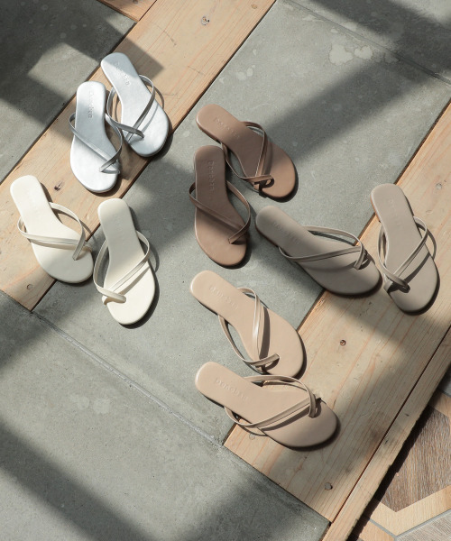 DONOBAN（ドノバン）の「クロスストラップトングサンダル（サンダル・レディース・ブラック/ベージュ/シルバー/アイボリー/グレイッシュベージュ/モカ・40/38/36）」の15枚目の写真